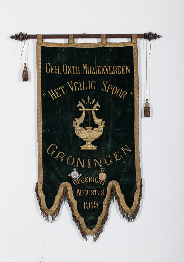 Vaandel van de Geheelonthouders muziekvereniging 'Het veilig spoor' opgericht augustus 1919